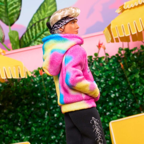 Ken 公仔穿著「I Am Kenough」連帽衫 – 芭比電影版 - Image 3