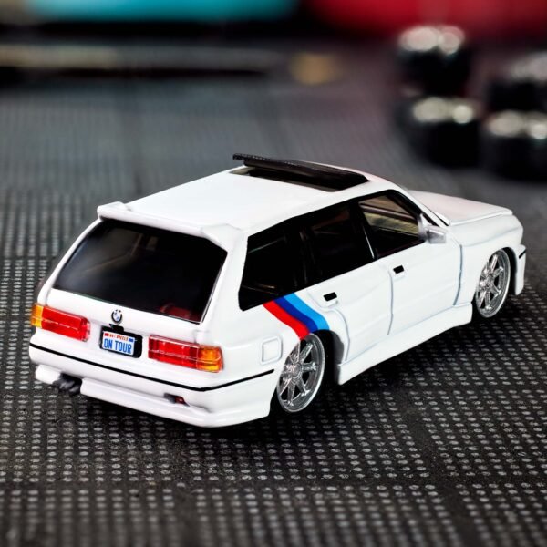Hot Wheels Elite 64 1990 BMW 318i Touring 收藏車 - Image 2